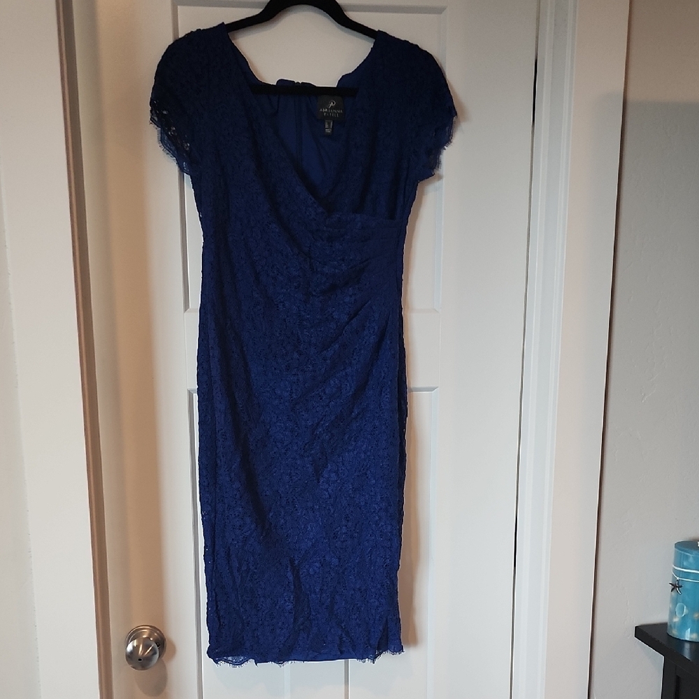 Adrianna Papell Blue Midi Dress with Elegant Silhouette